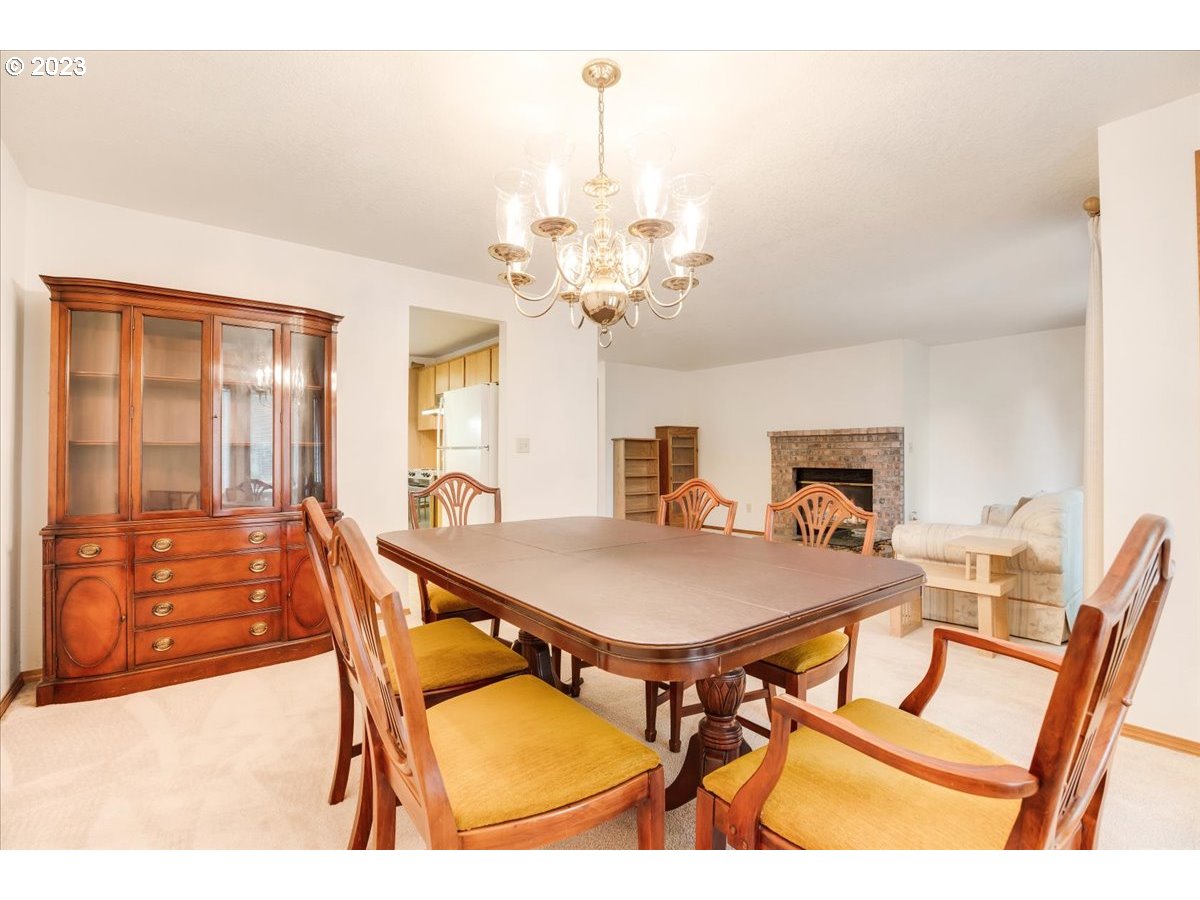 1502 Southeast Elliott Avenue Gresham, OR 97080 - Photo 12 of 37 a dining room with furniture and window