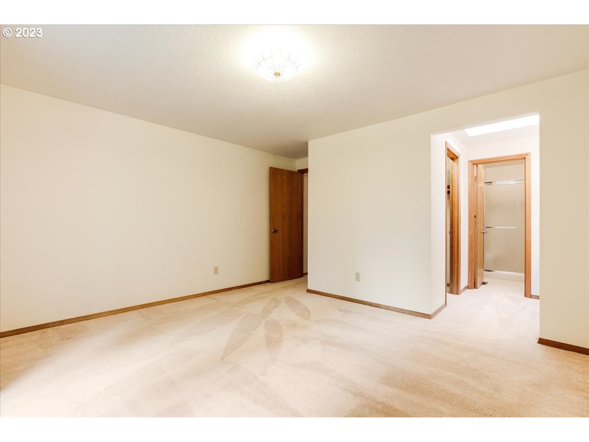 1502 Southeast Elliott Avenue Gresham, OR 97080 - Photo 21 of 37 a view of an empty room