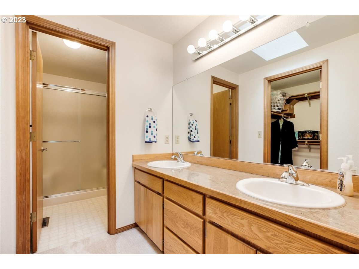 1502 Southeast Elliott Avenue Gresham, OR 97080 - Photo 22 of 37 a bathroom with a sink and a mirror