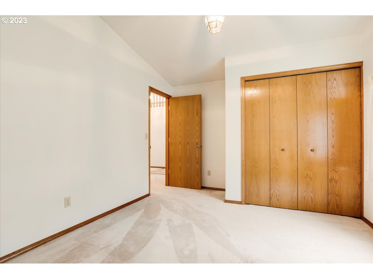 1502 Southeast Elliott Avenue Gresham, OR 97080 - Photo 25 of 37 a view of an empty room