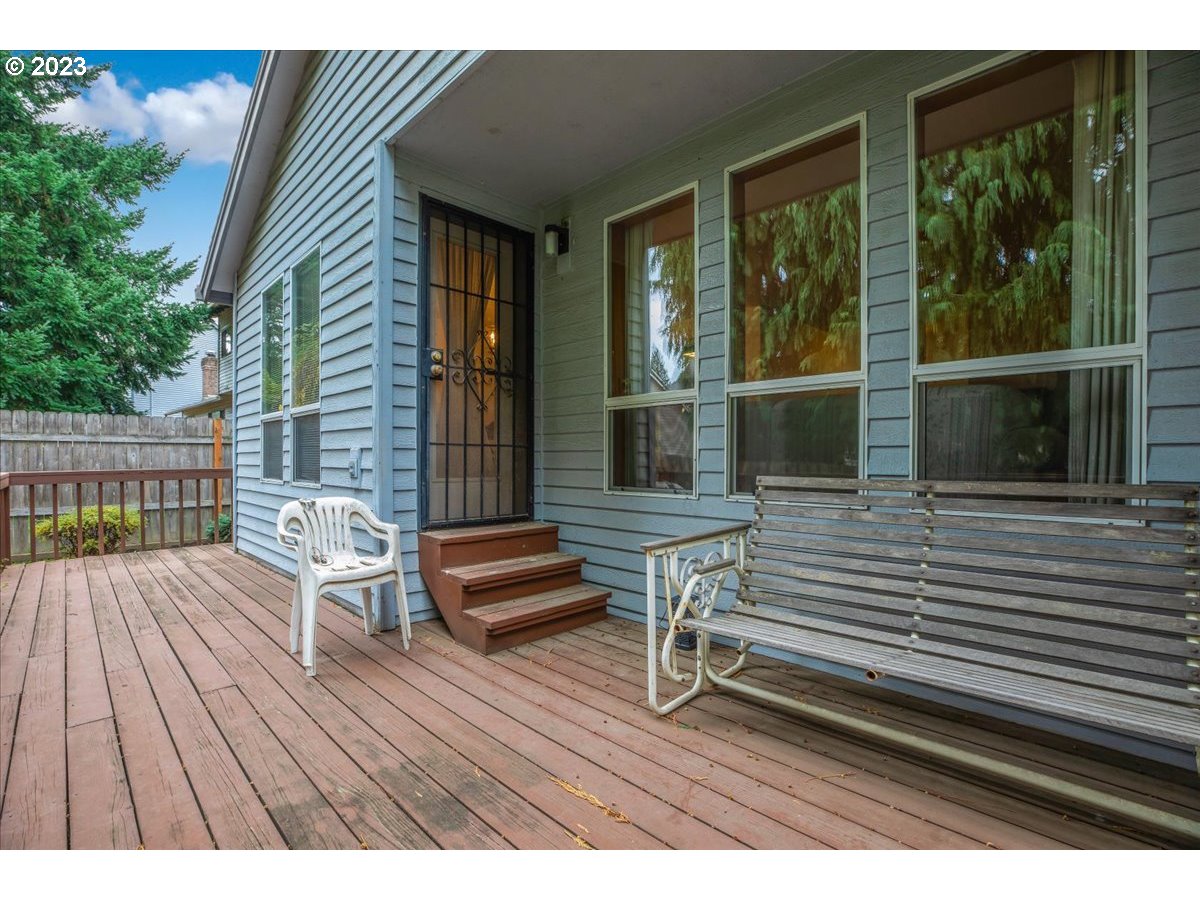 1502 Southeast Elliott Avenue Gresham, OR 97080 - Photo 35 of 37 a view of outdoor seating