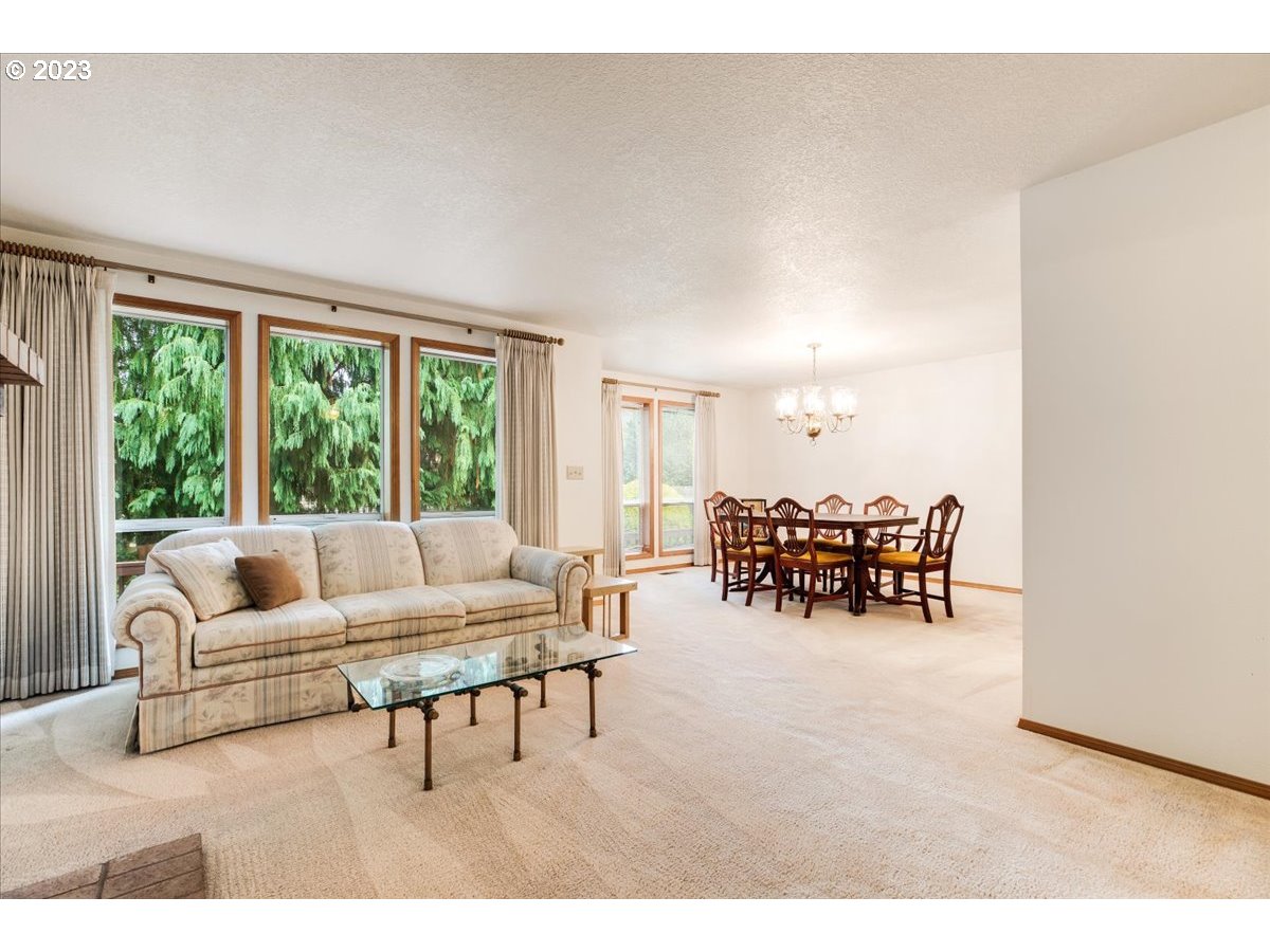 1502 Southeast Elliott Avenue Gresham, OR 97080 - Photo 7 of 37 a living room with furniture and a large window