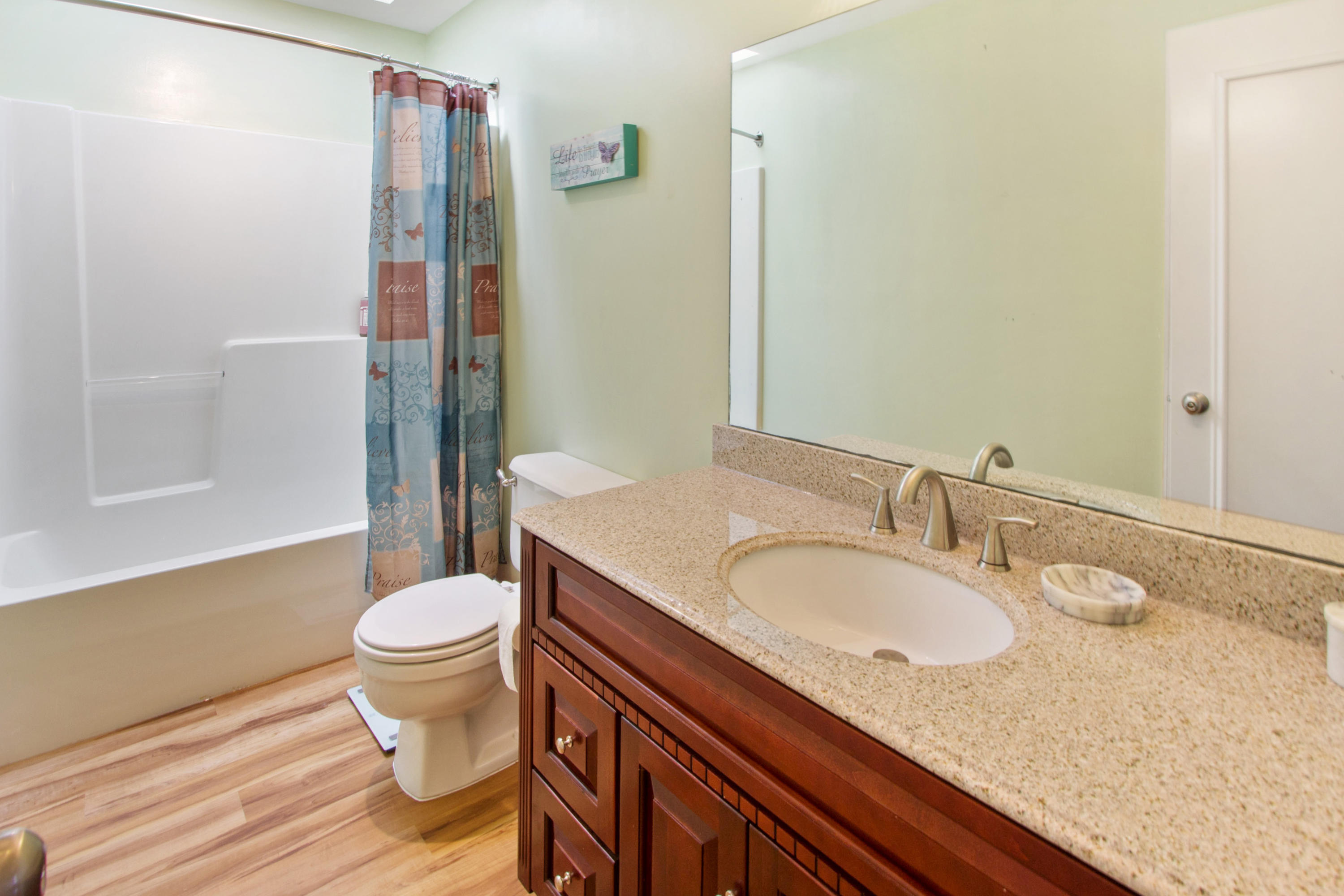 1414 Fort Johnson Road Charleston, SC 29412 - Photo 17 of 32 Hallway full bathroom
