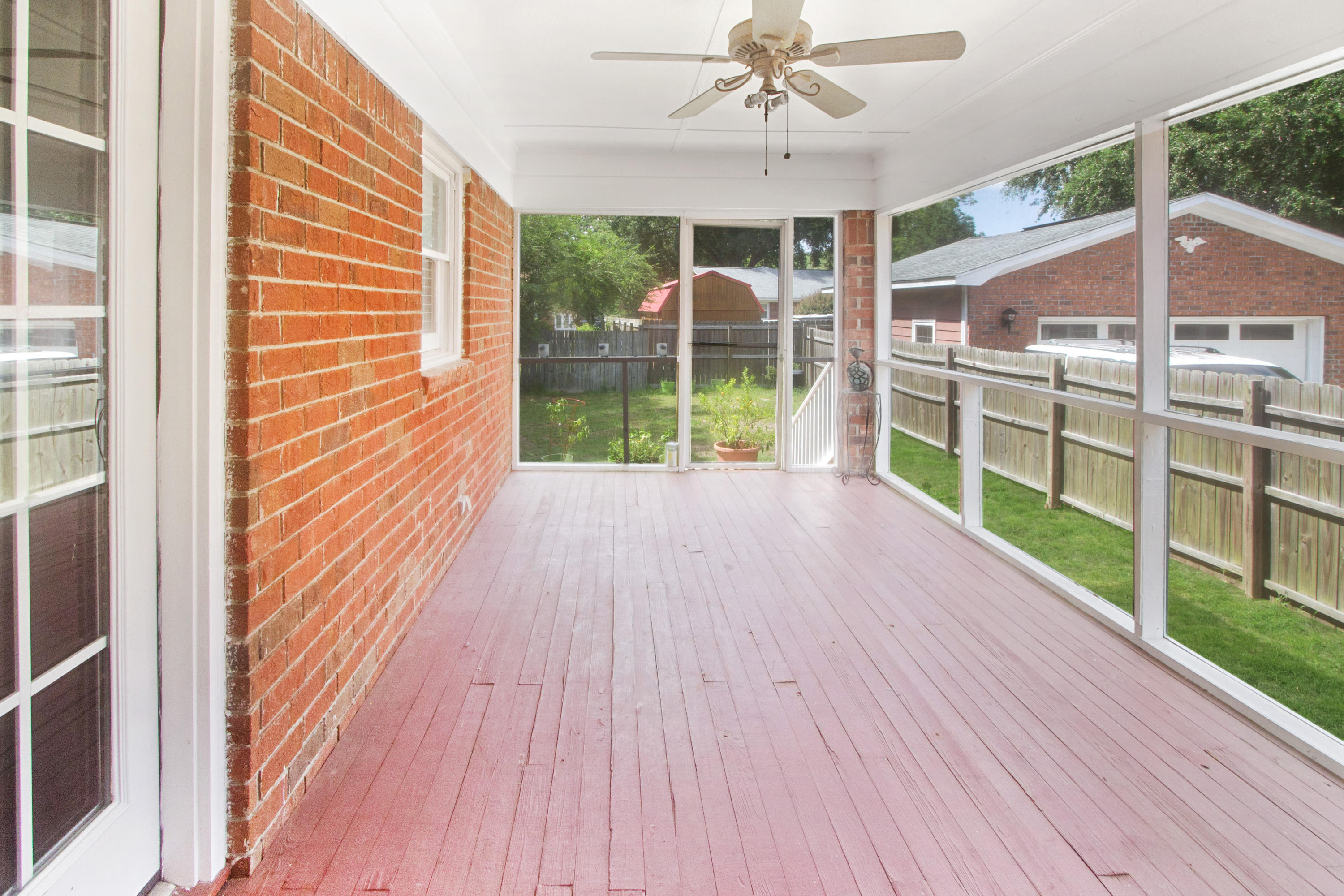 1414 Fort Johnson Road Charleston, SC 29412 - Photo 26 of 32 Screened in porch