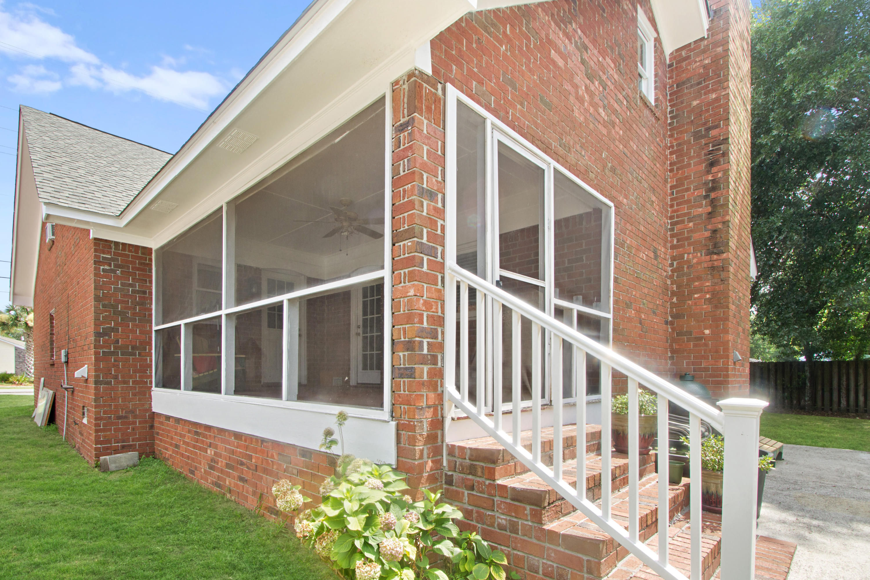 1414 Fort Johnson Road Charleston, SC 29412 - Photo 27 of 32 Corner porch