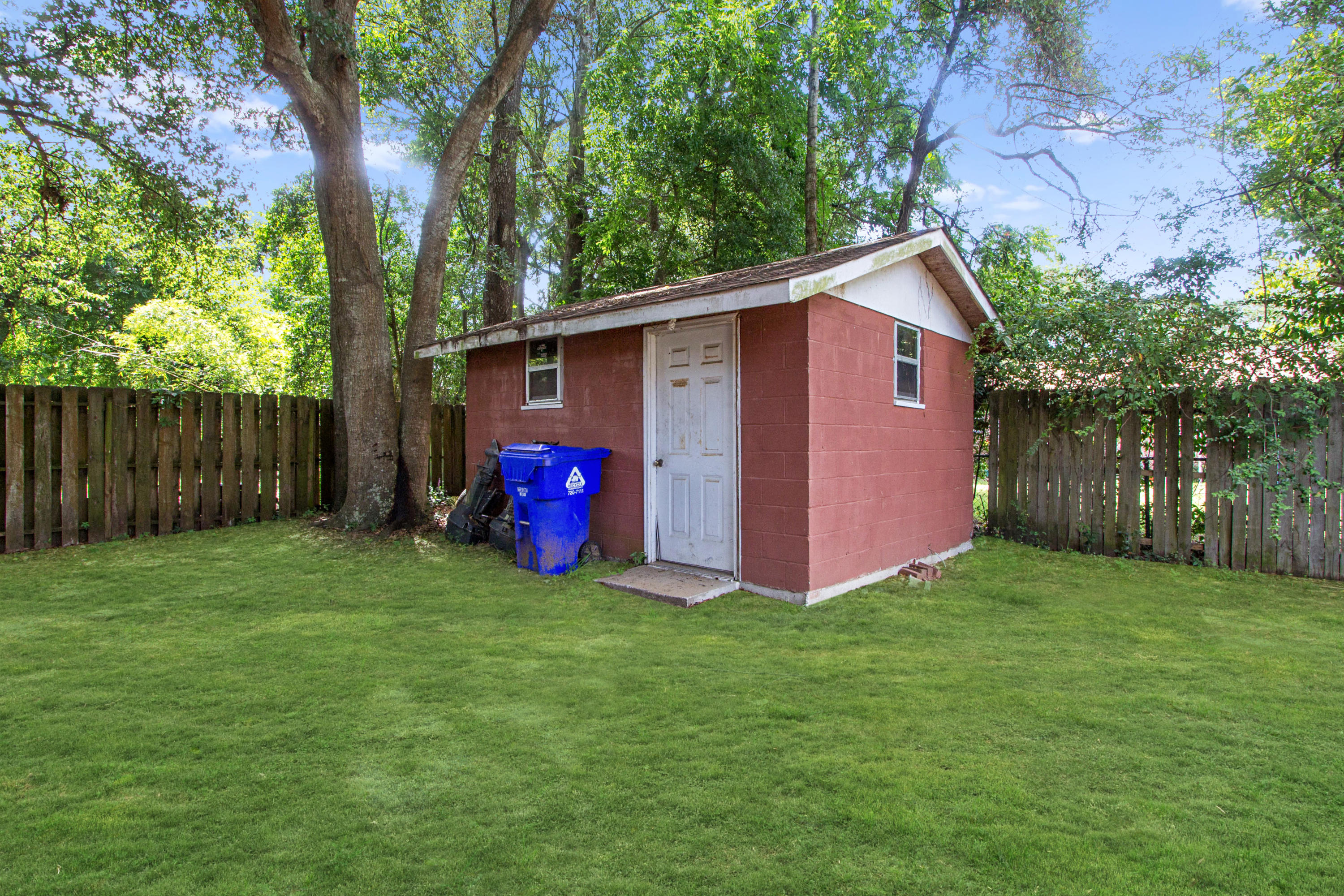 1414 Fort Johnson Road Charleston, SC 29412 - Photo 29 of 32 Storage shed