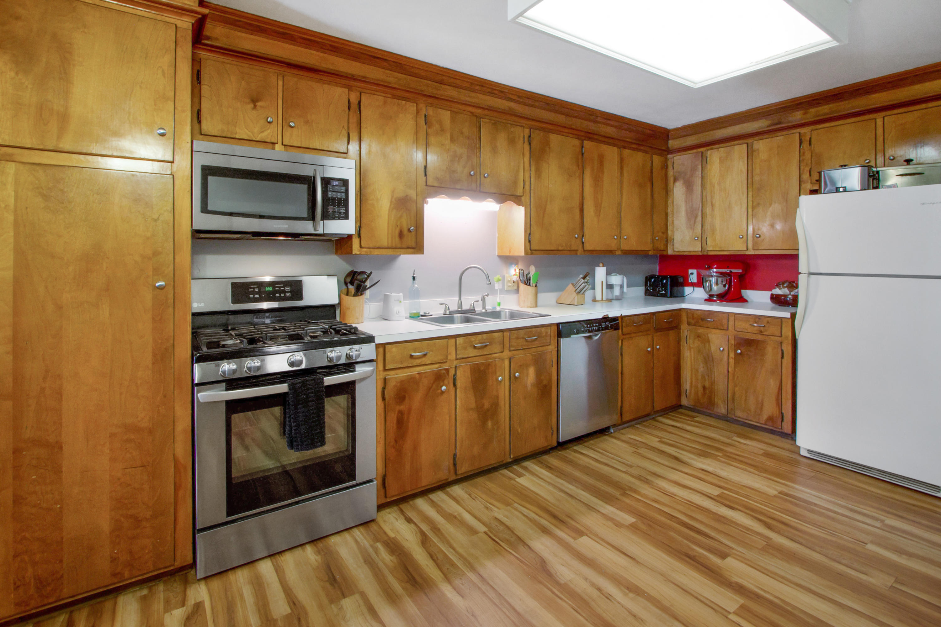 1414 Fort Johnson Road Charleston, SC 29412 - Photo 9 of 32 Gas range, stainless appliances