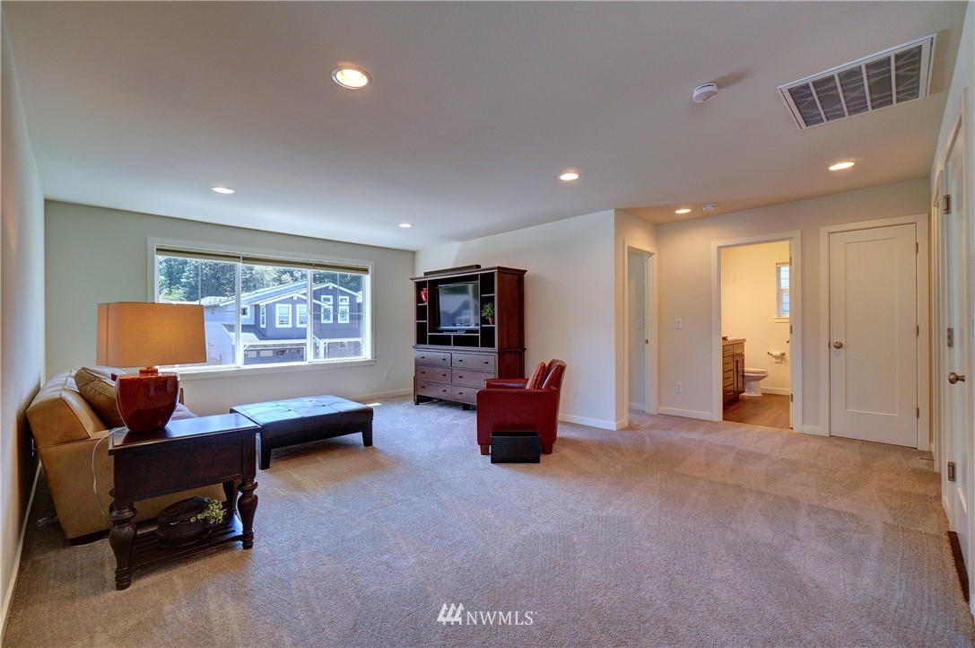 15 175th Place Southwest Bothell, WA 98012 - Photo 21 of 40 a workspace with furniture and window