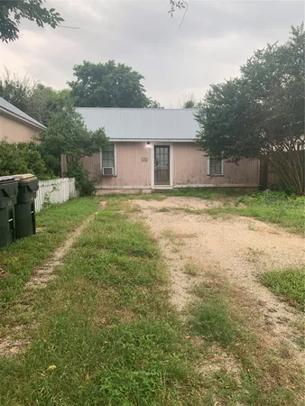 $950 | 302 South Burleson Street, Unit B, Kyle, TX 78640