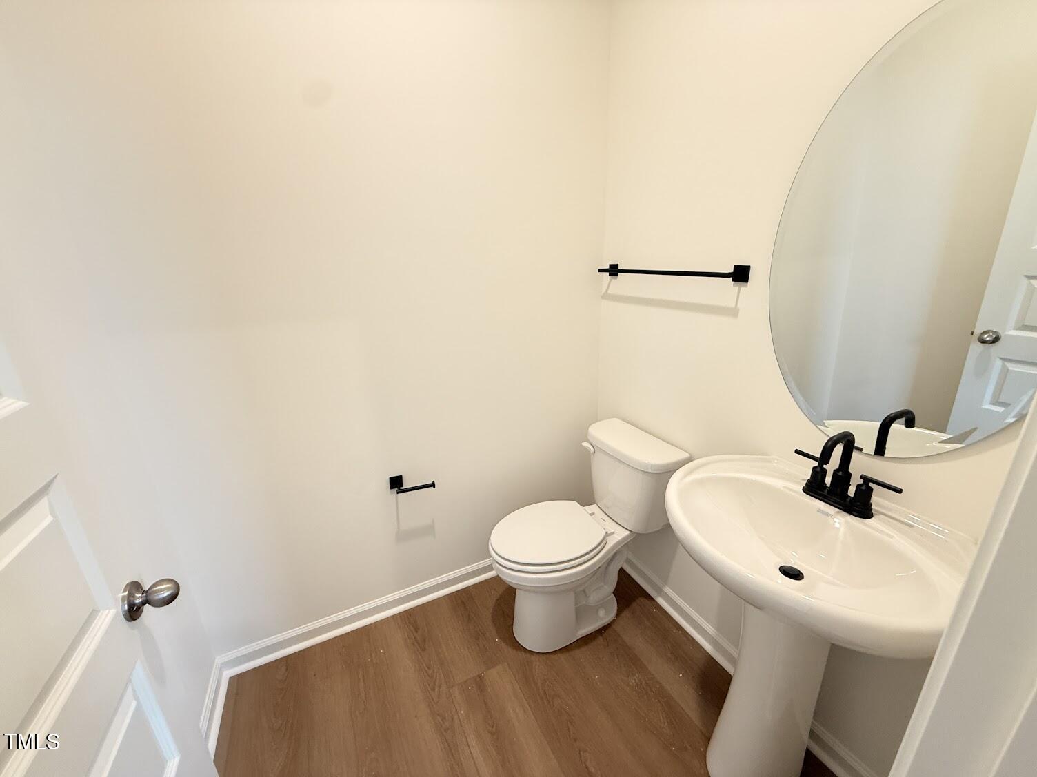 AR197 8.20 Half Bath