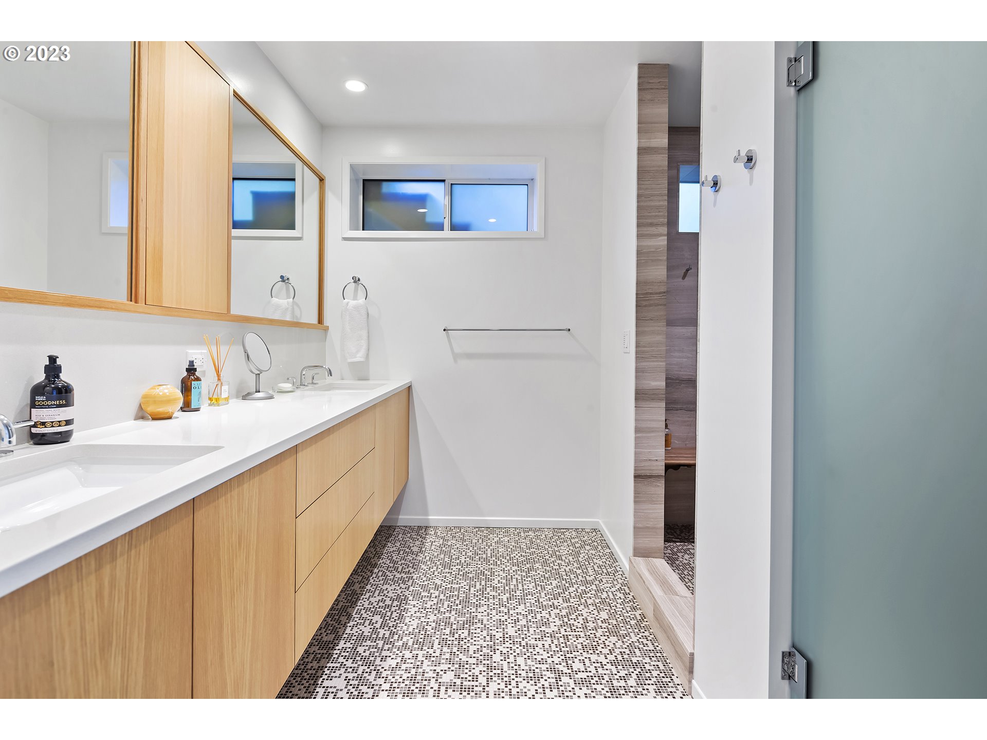 5011 Southwest Humphrey Park Road Portland, OR 97221 - Photo 23 of 32 Gallery Image 23
