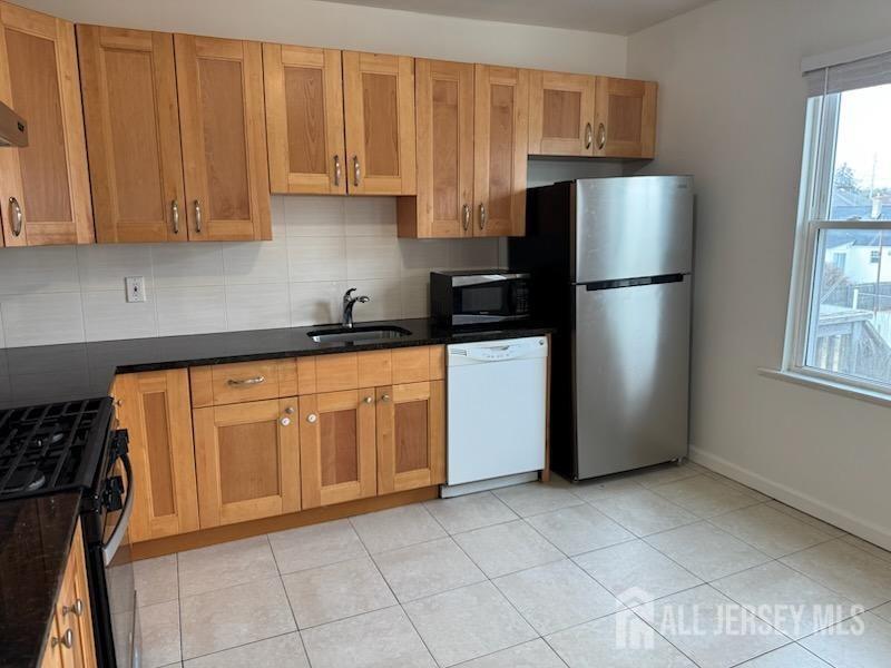 721 Lincoln Boulevard Middlesex, NJ 08846 - Photo 4 of 11 a kitchen with a refrigerator a stove a sink and cabinets