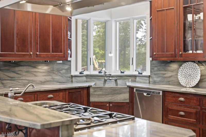 539 South Beverwyck Road Parsippany, NJ 07054 - Photo 14 of 48