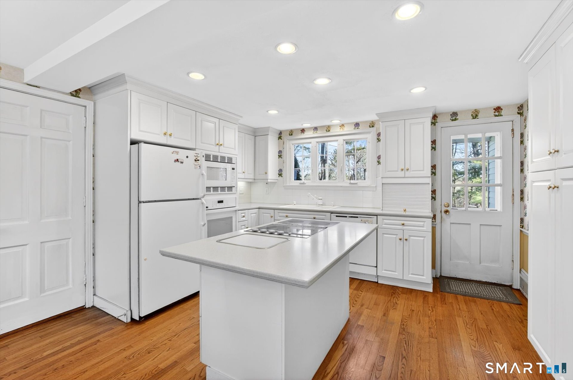 89 Hop Brook Road Simsbury, CT 06070 - Photo 21 of 40