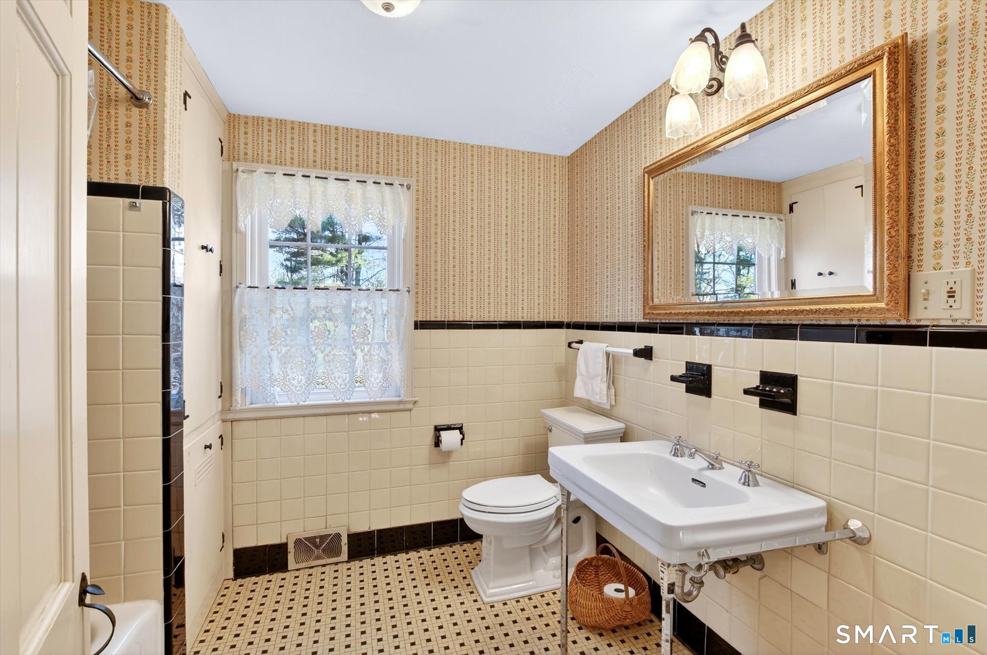 89 Hop Brook Road Simsbury, CT 06070 - Photo 34 of 40