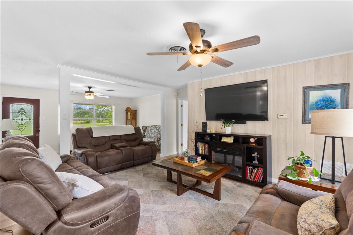 804 Otter Road Anahuac, TX 77514 - Photo 13 of 44 Large living area.