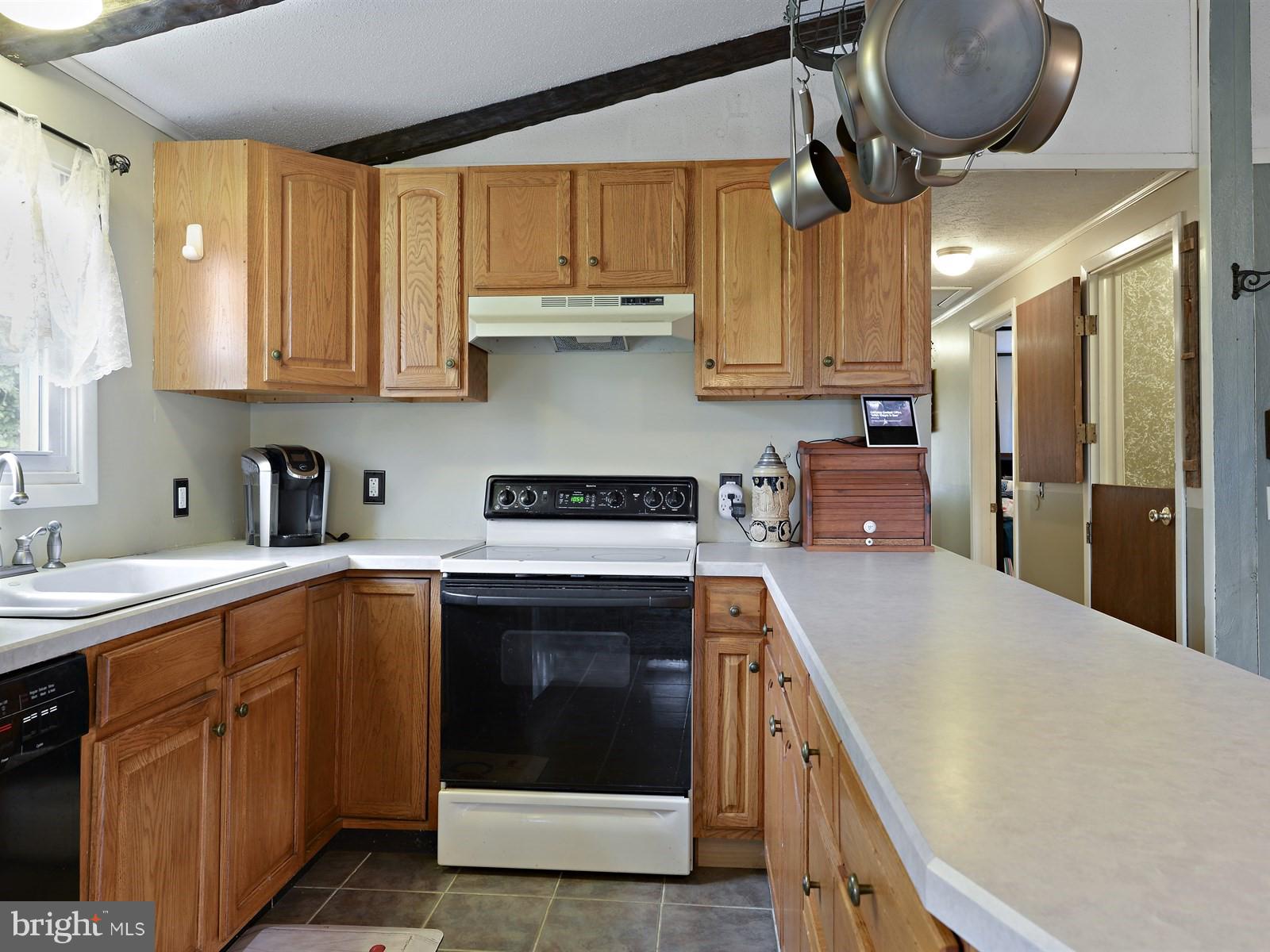 Plenty of cabinetry