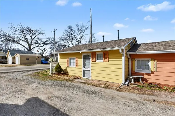 $445,000 | 308 Chestnut Street, Silver Lake, KS 66539