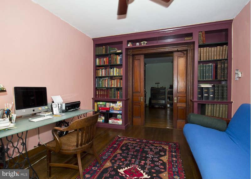 3627 Roland Avenue Baltimore, MD 21211 - Photo 4 of 28 Living Room
