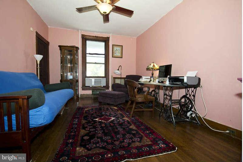 3627 Roland Avenue Baltimore, MD 21211 - Photo 5 of 28 Living Room