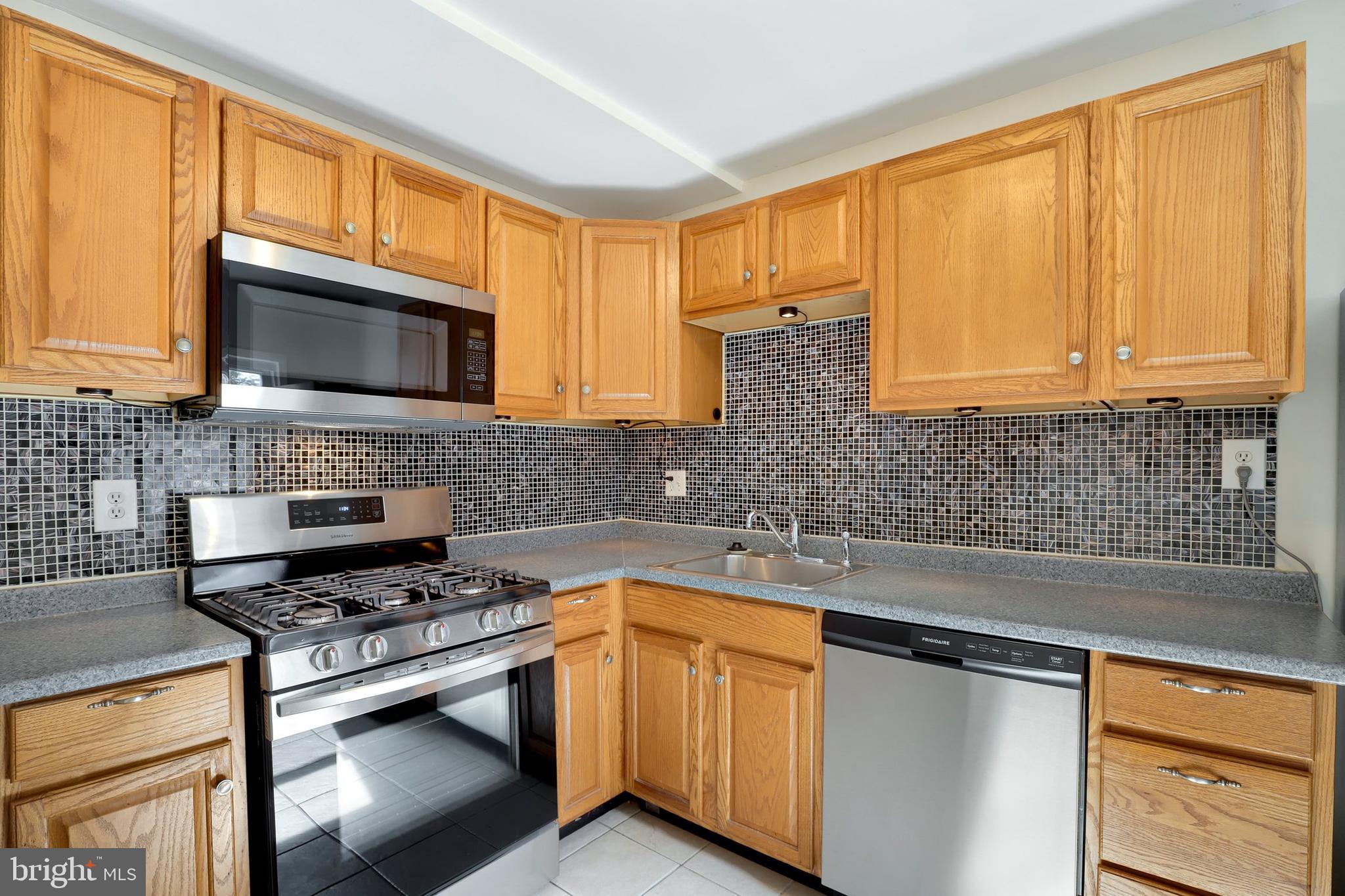 4206 Round Hill Road Silver Spring, MD 20906 - Photo 4 of 27