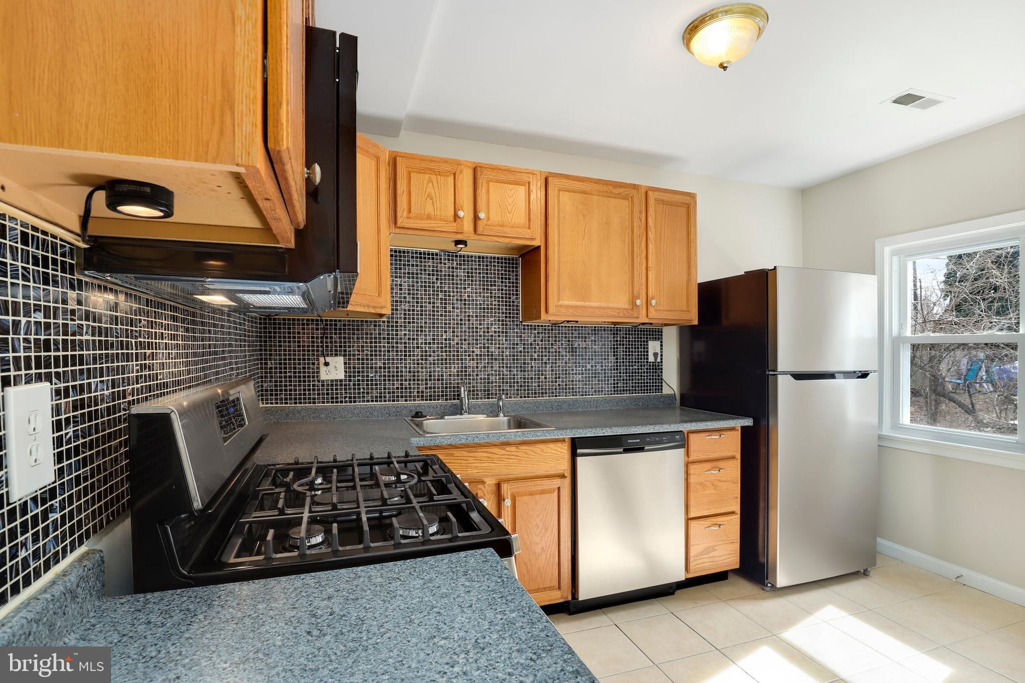 4206 Round Hill Road Silver Spring, MD 20906 - Photo 5 of 27