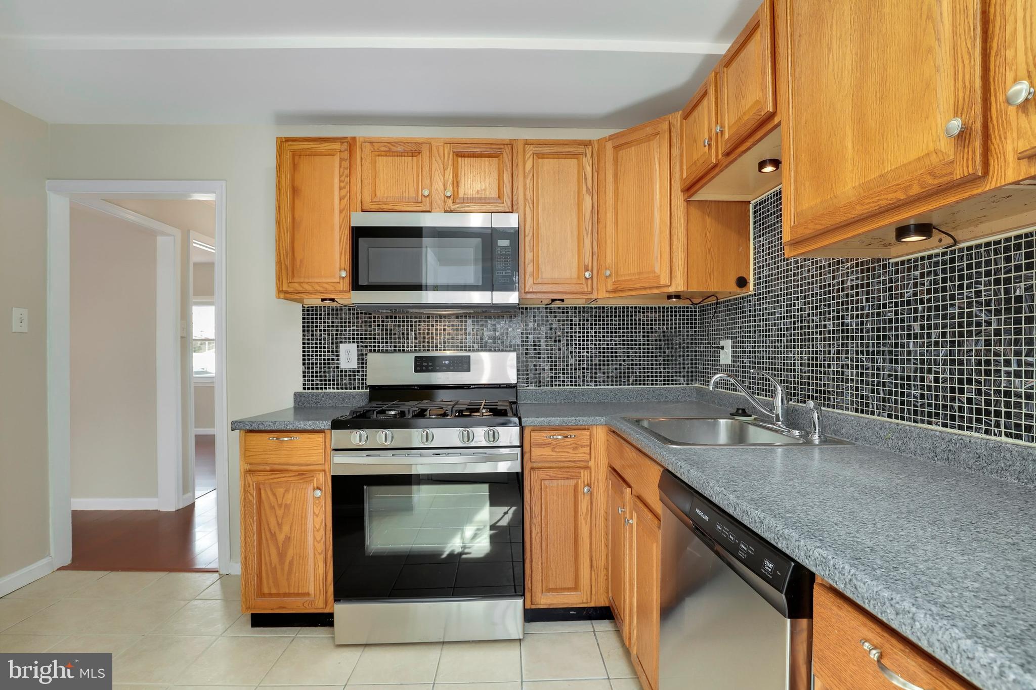 4206 Round Hill Road Silver Spring, MD 20906 - Photo 6 of 27