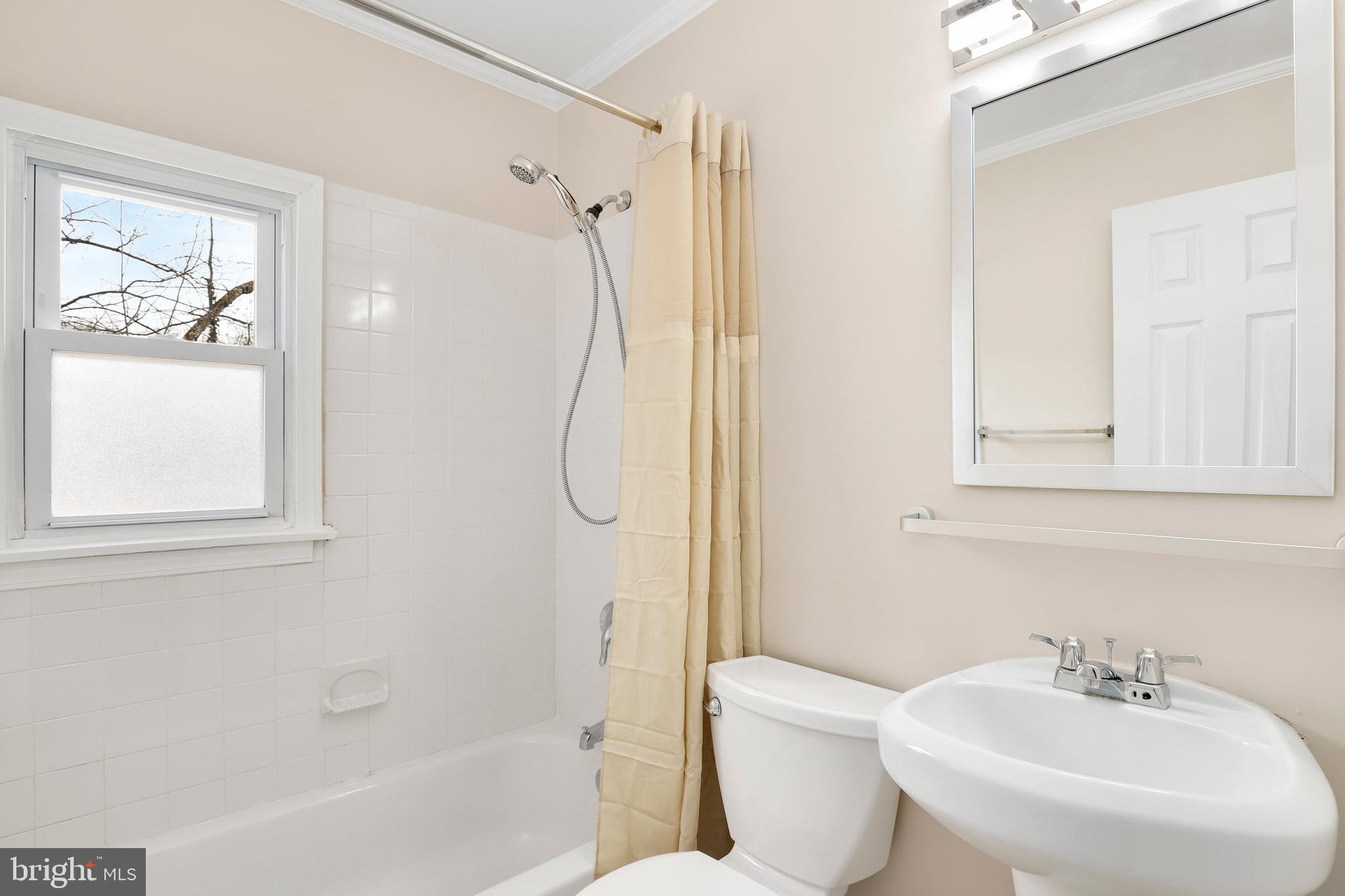 4206 Round Hill Road Silver Spring, MD 20906 - Photo 9 of 27