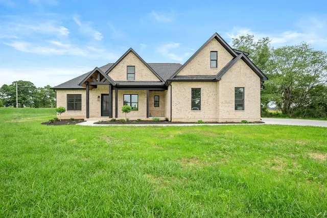 $589,900 | 102 North Victoria Lane, Tullahoma, TN 37388
