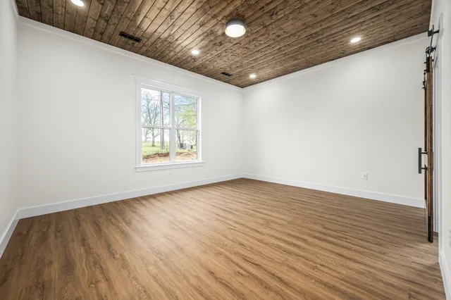 $589,900 | 102 North Victoria Lane, Tullahoma, TN 37388