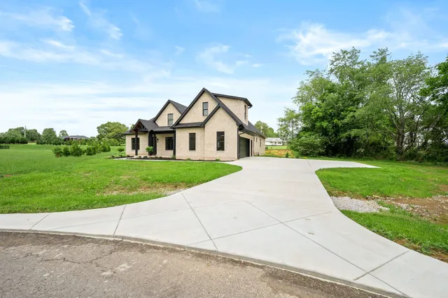 $589,900 | 102 North Victoria Lane, Tullahoma, TN 37388