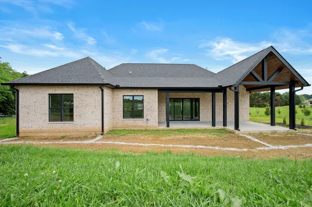 $589,900 | 102 North Victoria Lane, Tullahoma, TN 37388