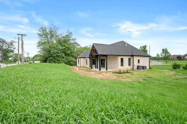 $589,900 | 102 North Victoria Lane, Tullahoma, TN 37388