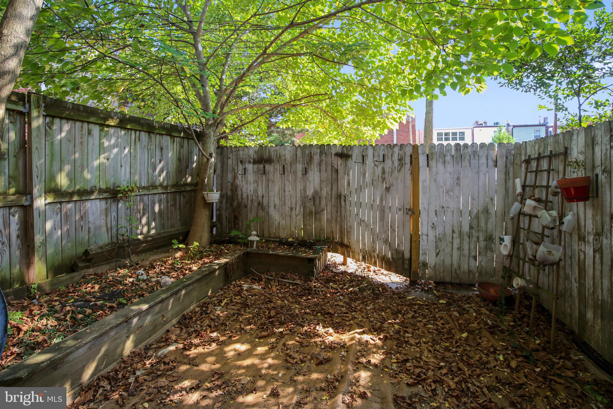241 8th Street Northeast Washington, DC 20002 - Photo 26 of 29 Nice Size for 6-8 person Barbeque or Barbecue!