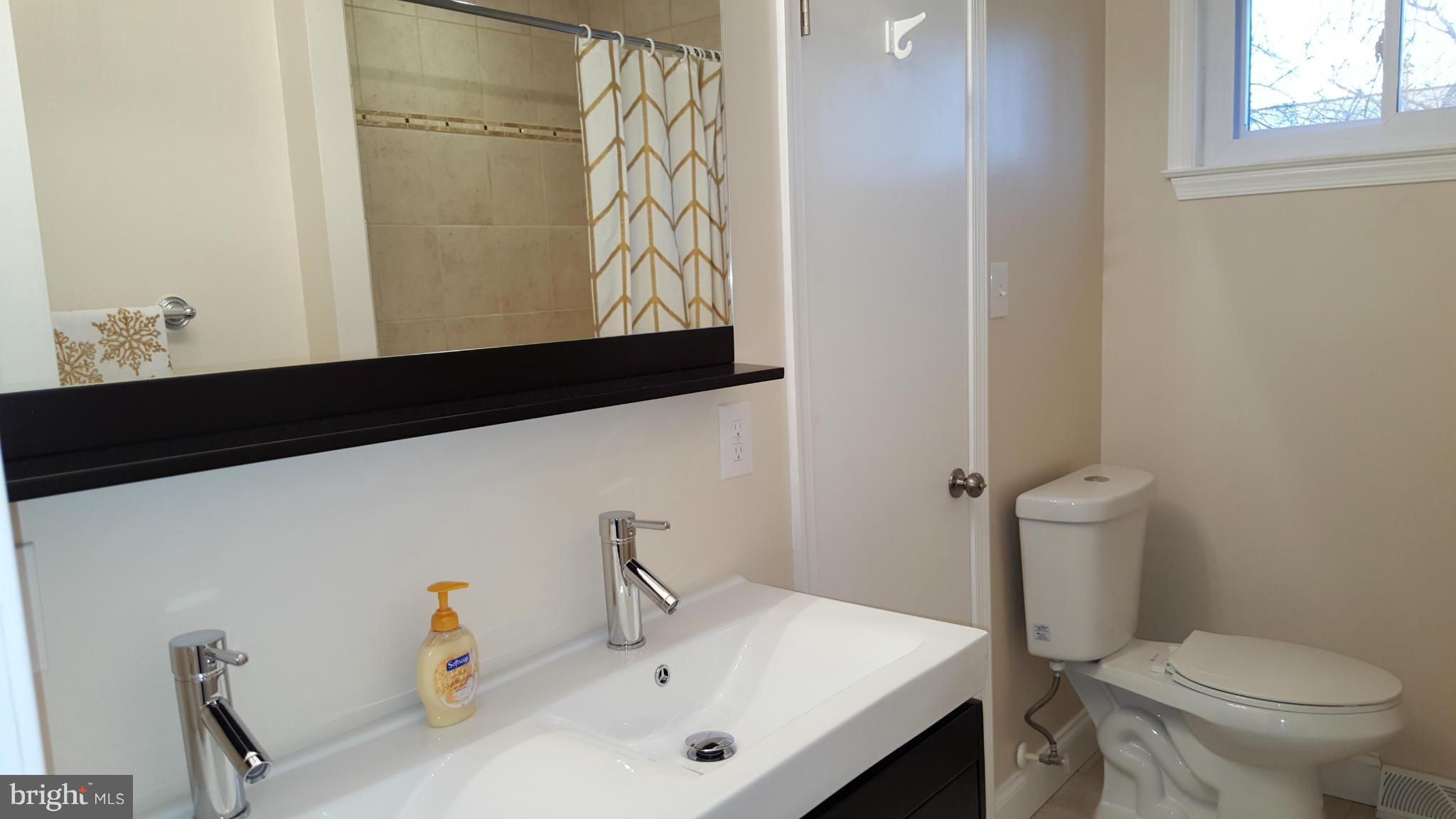 7810 Blue Grass Road Baltimore, MD 21237 - Photo 10 of 30 Bath - Main Level