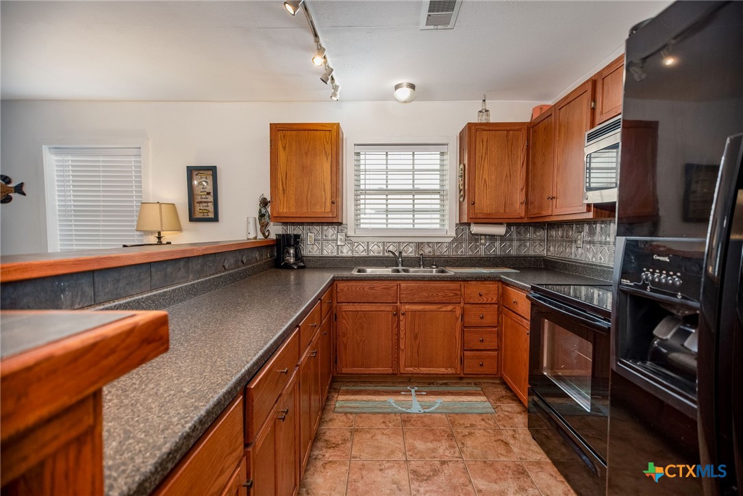 19 Dewberry Lane Seadrift, TX 77983 - Photo 19 of 40 Functional layout designed for easy cooking and meal prep.