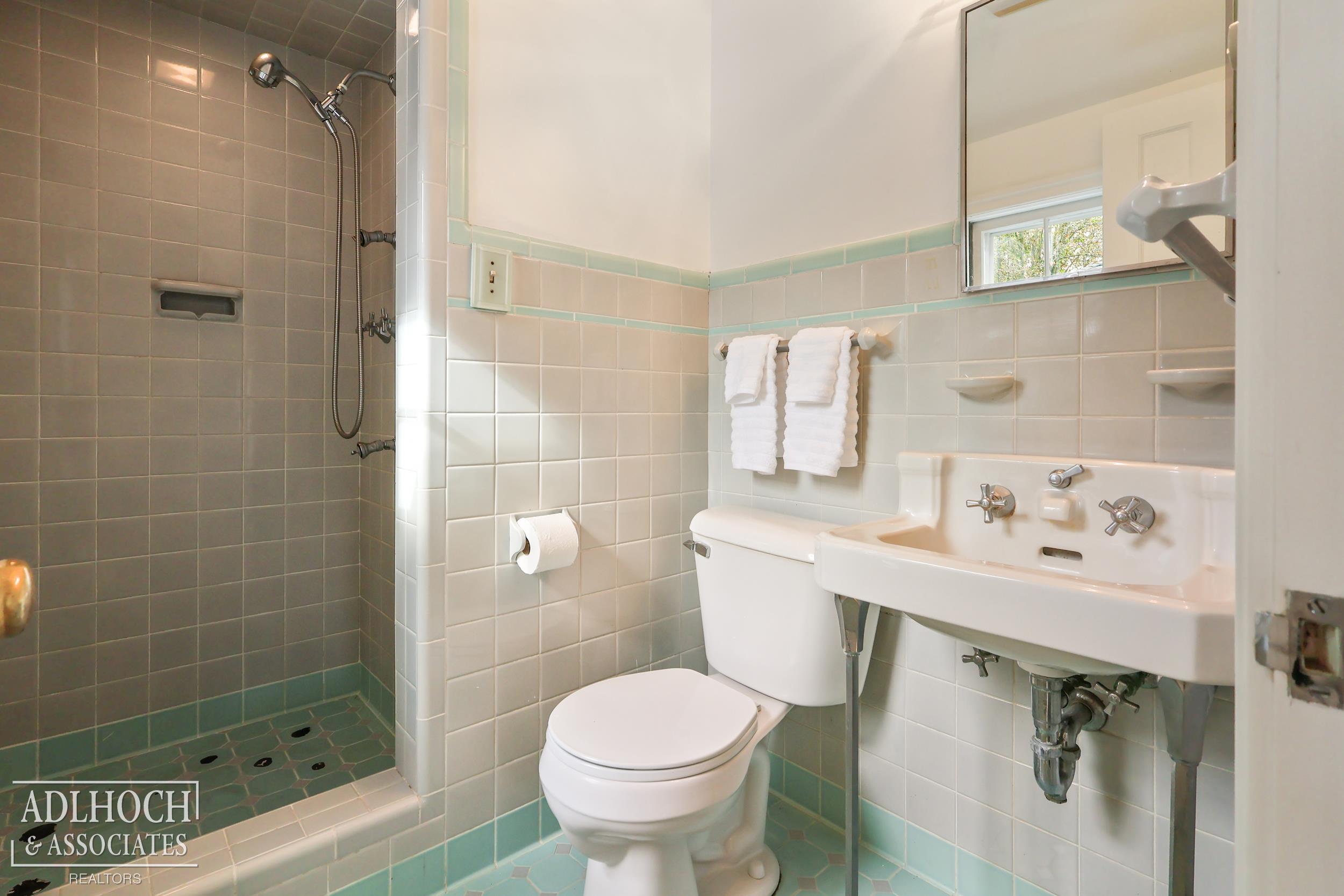 1336 Audubon Road Grosse Pointe, MI 48230 - Photo 20 of 39 Primary Suite Full Bath