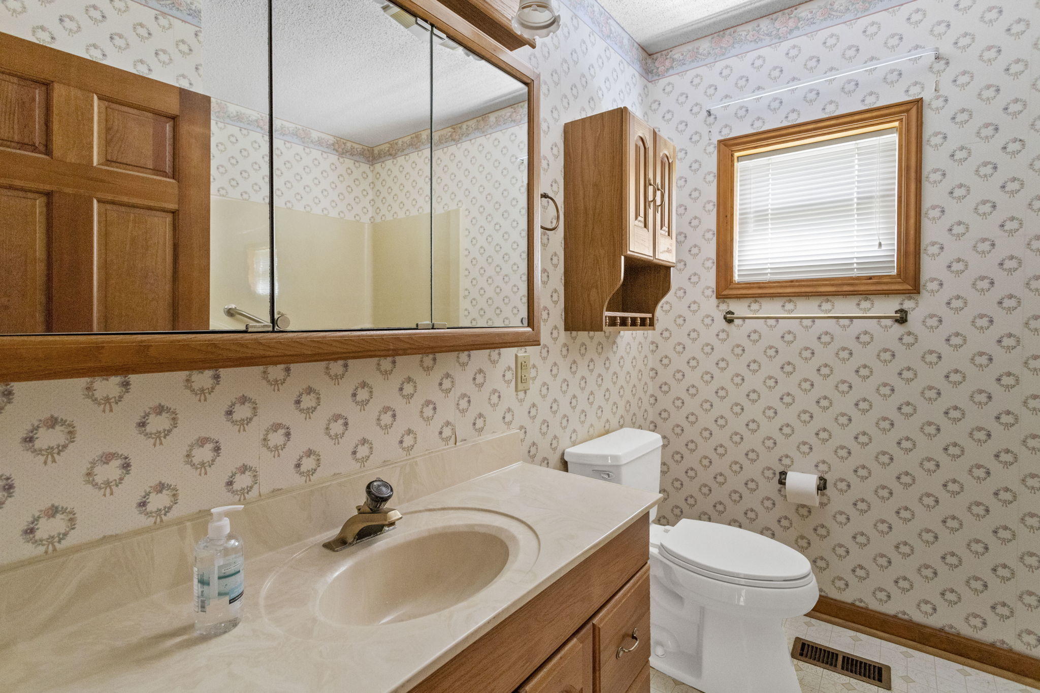 159 East Carters Valley Road Kingsport, TN 37665 - Photo 11 of 18 11-web-or-mls-IMG_0264