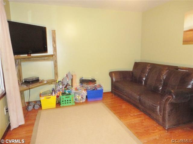 6984 Sandy Ridge Road Hopewell, VA 23860 - Photo 4 of 10 Living Room