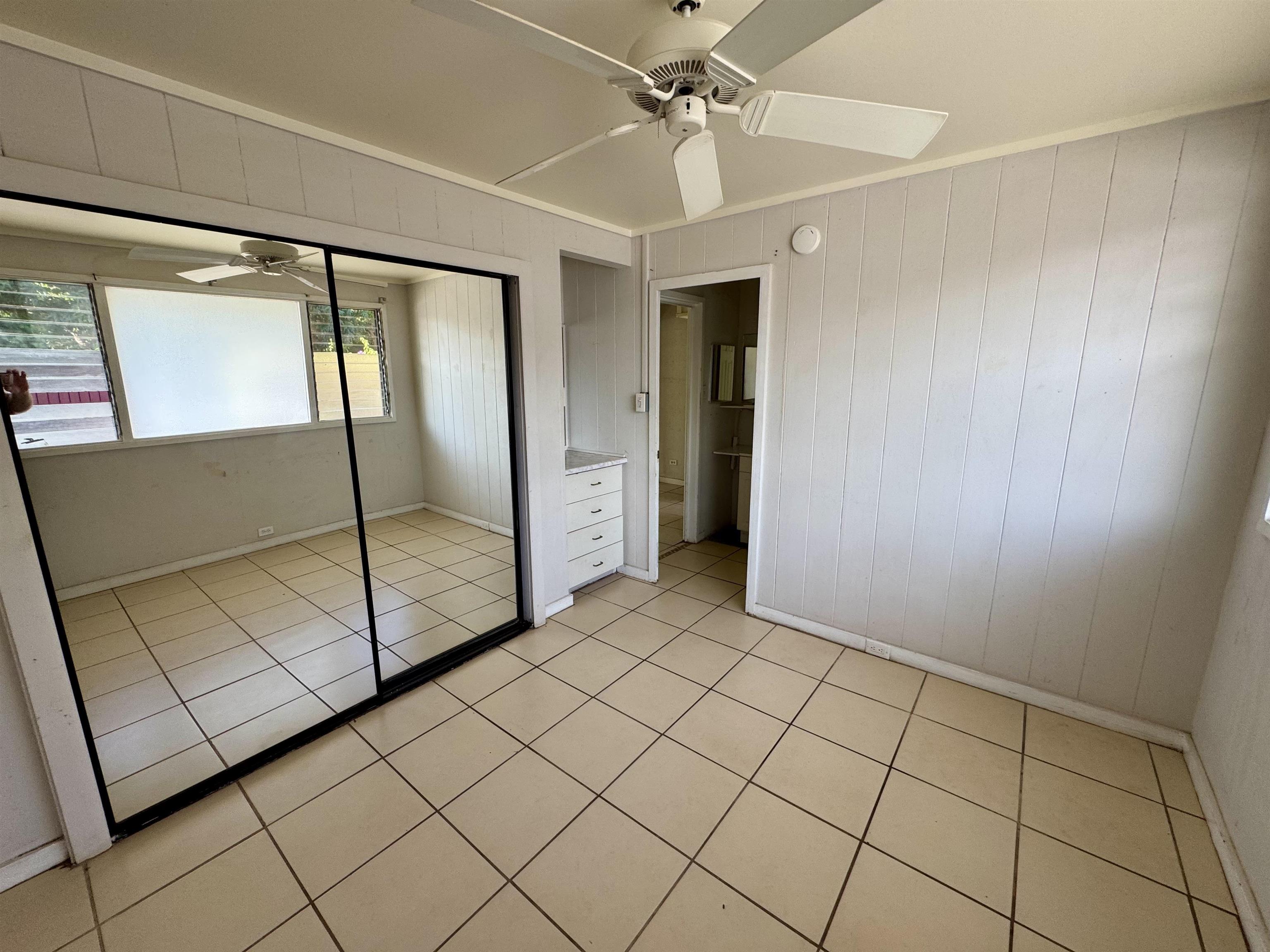 3559 Lower Honoapiilani Road, Unit 2D Lahaina, HI 96761 - Photo 5 of 16 a view of empty room