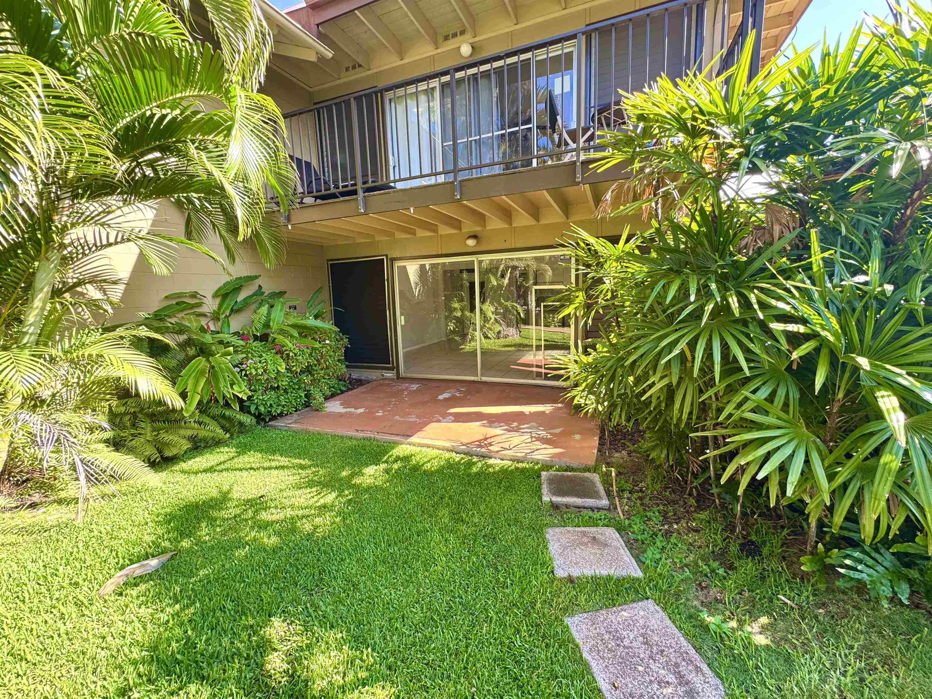 3559 Lower Honoapiilani Road, Unit 2D Lahaina, HI 96761 - Photo 7 of 16 a view of a back yard of the house