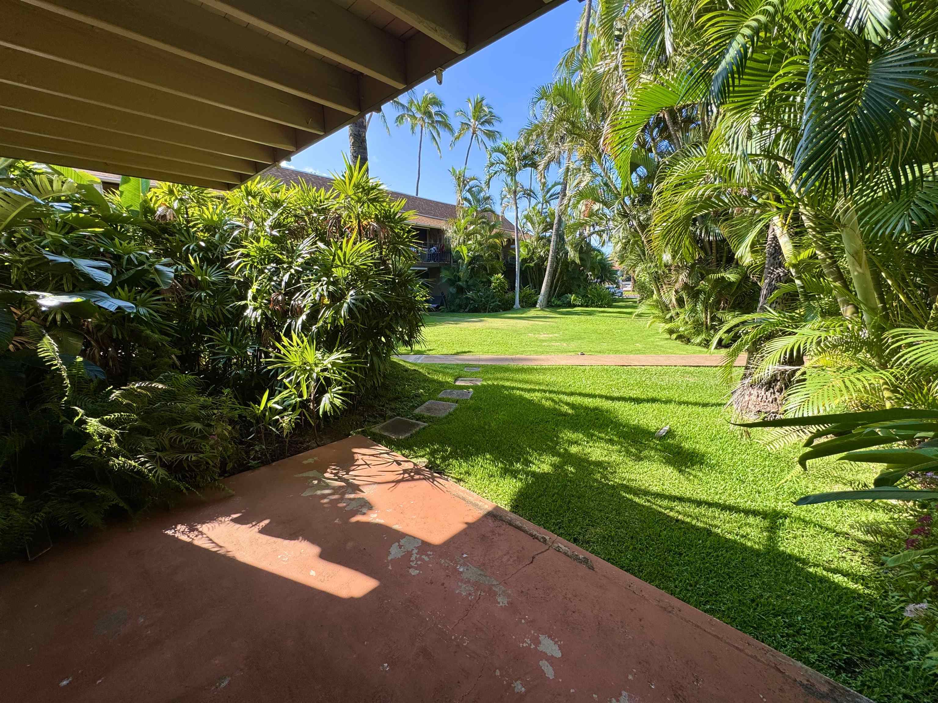 3559 Lower Honoapiilani Road, Unit 2D Lahaina, HI 96761 - Photo 10 of 16 a view of a backyard