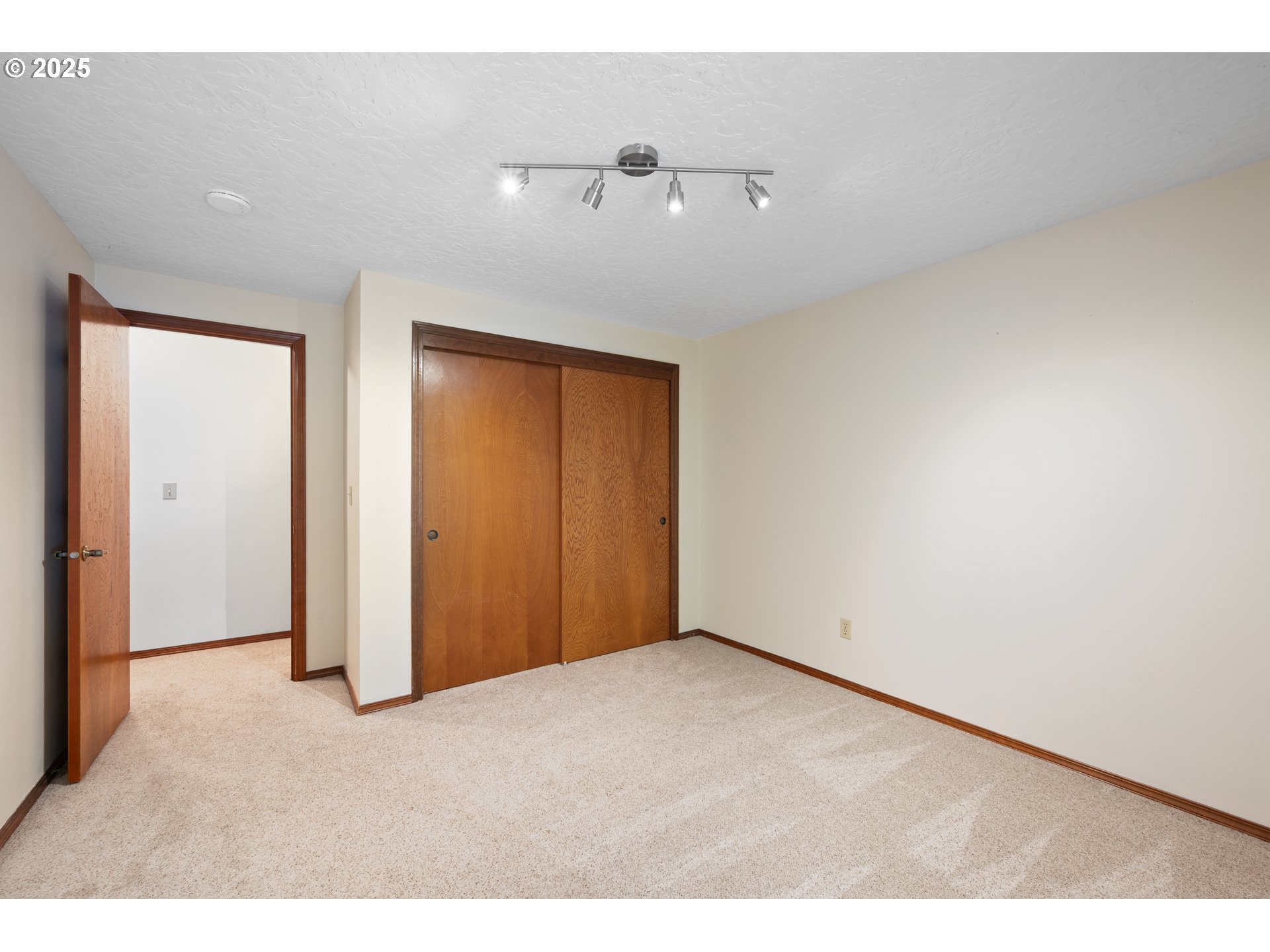 4415 Poplar Way Longview, WA 98632 - Photo 12 of 35