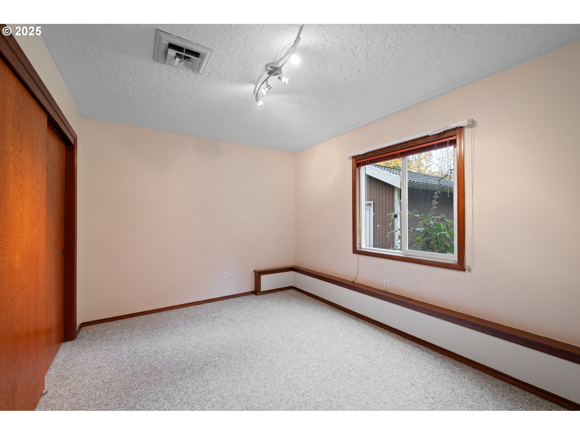 4415 Poplar Way Longview, WA 98632 - Photo 22 of 35