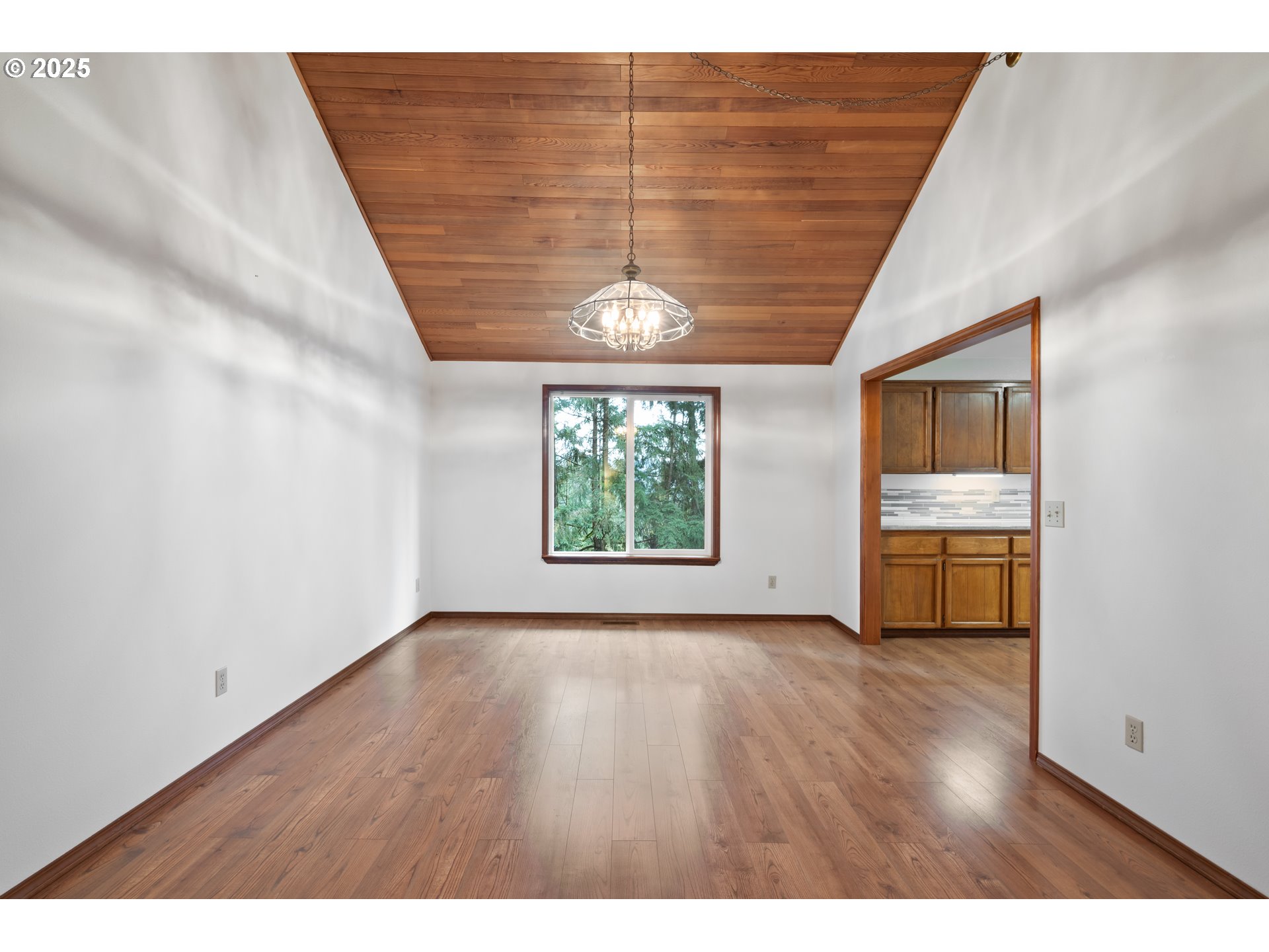 4415 Poplar Way Longview, WA 98632 - Photo 4 of 35