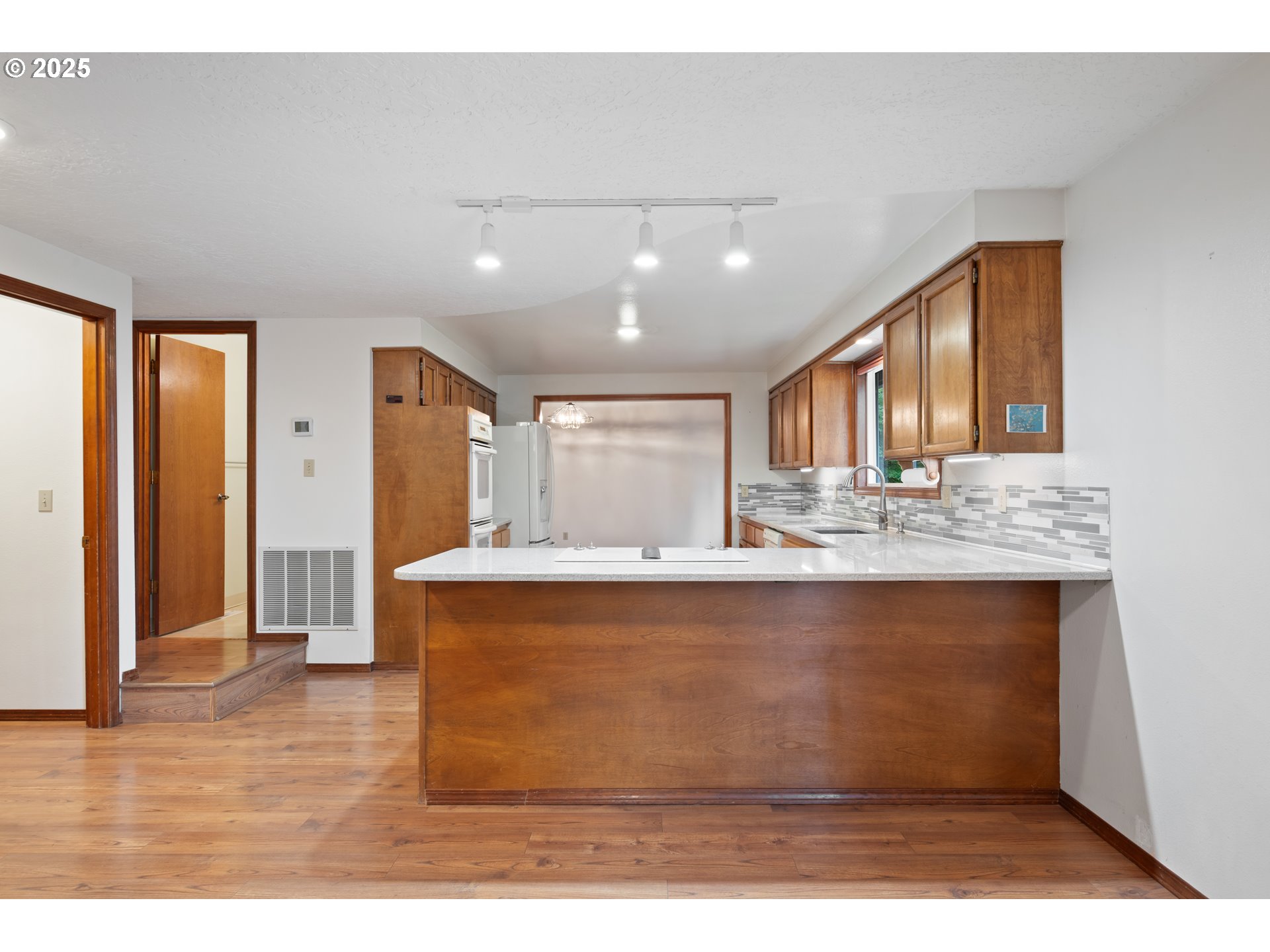 4415 Poplar Way Longview, WA 98632 - Photo 7 of 35