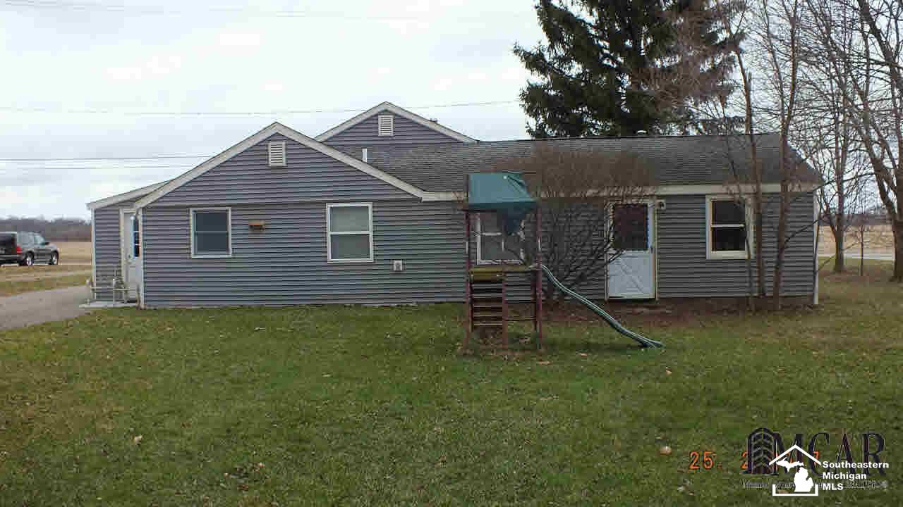 1357 West Erie Road Temperance, MI 48182 - Photo 4 of 17 21265533-3.JPG