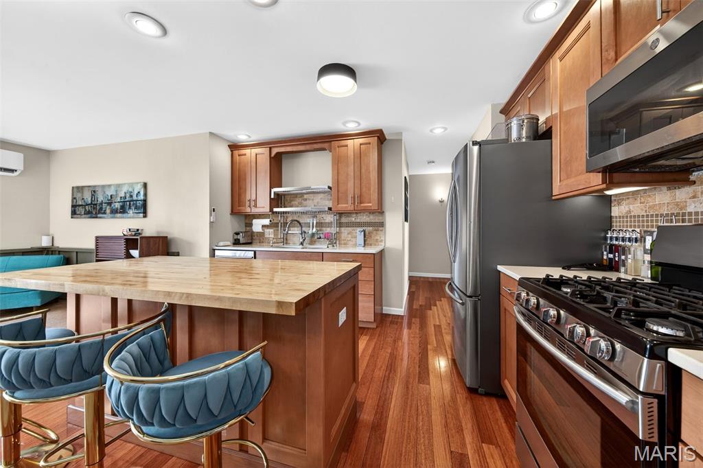 5576 Viewpoint Lane St. Louis, MO 63128 - Photo 11 of 49