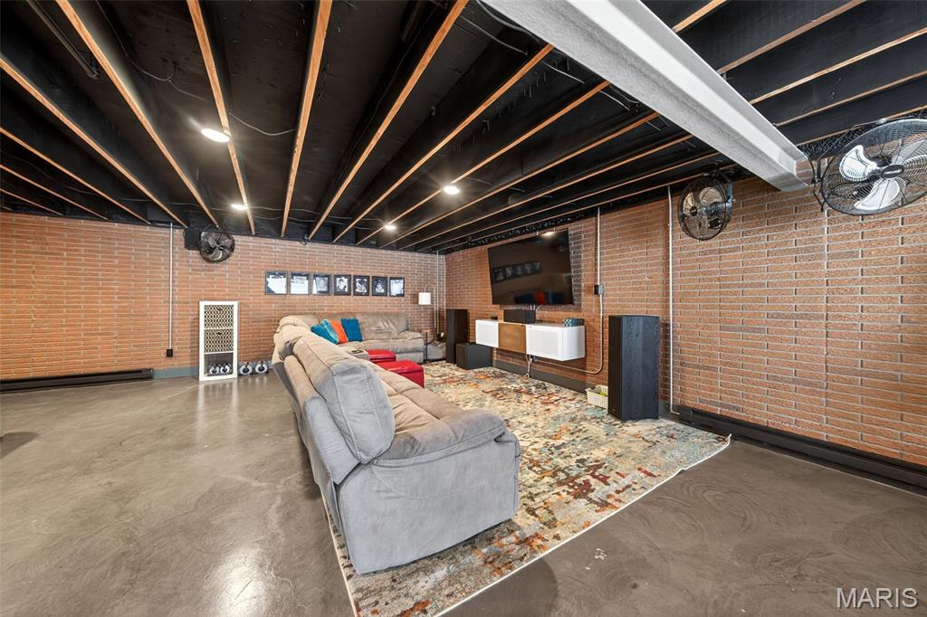 5576 Viewpoint Lane St. Louis, MO 63128 - Photo 38 of 49