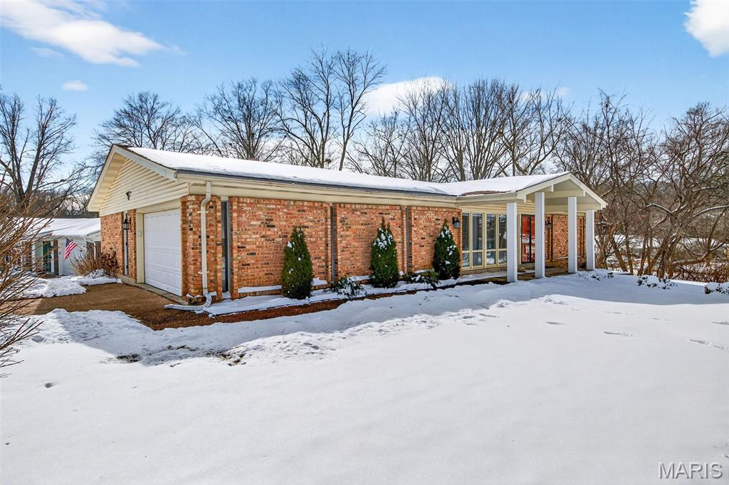 5576 Viewpoint Lane St. Louis, MO 63128 - Photo 4 of 49